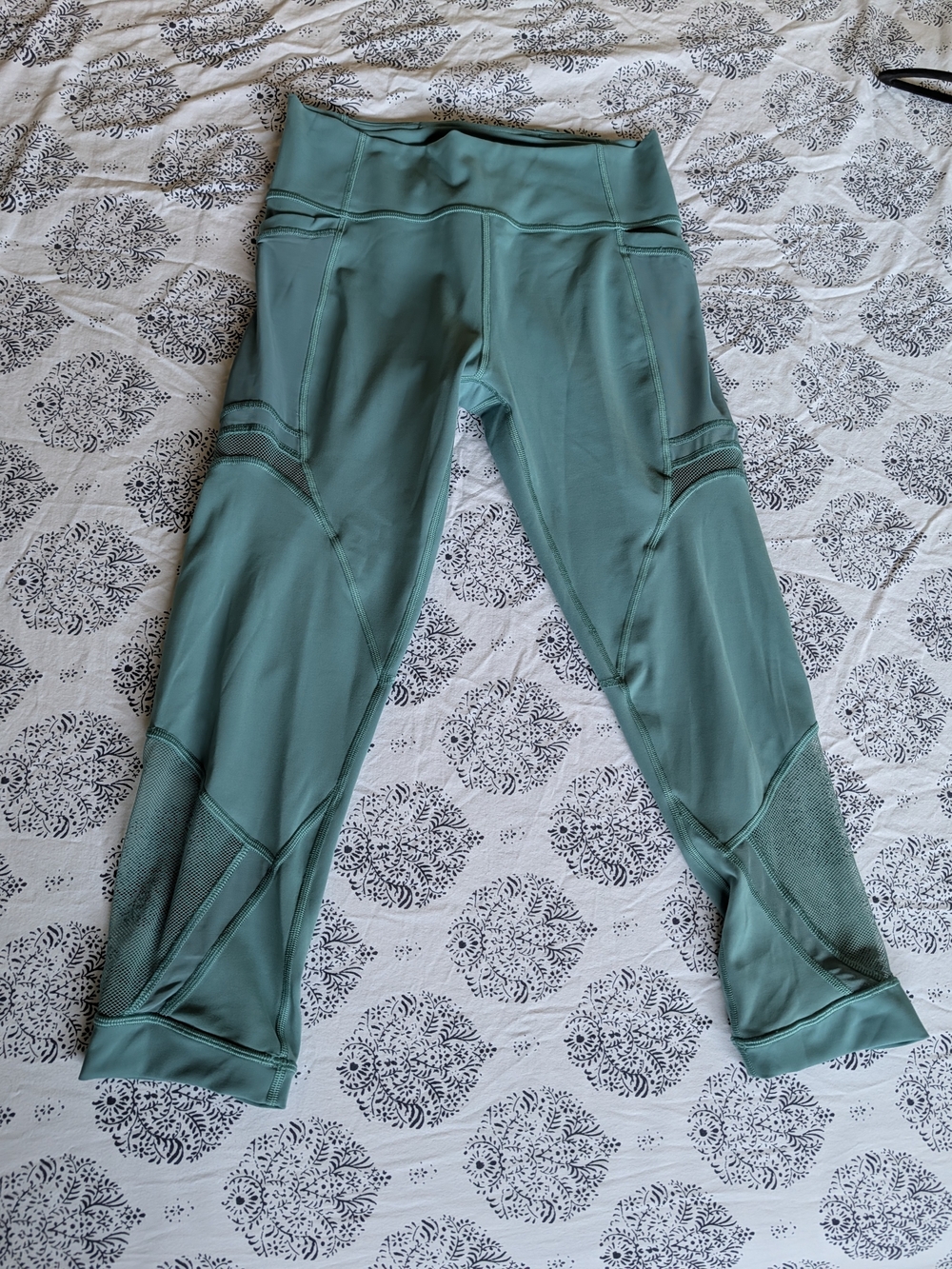 Lululemon Crop Leggings With Net And Pockets!